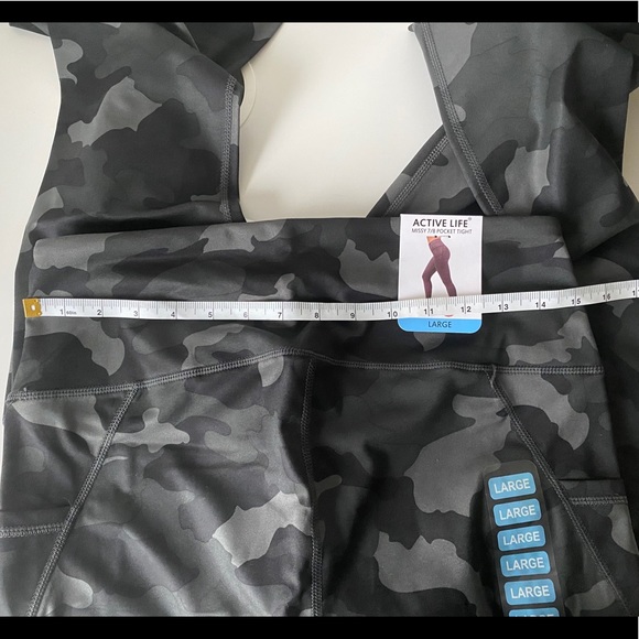 Active Life Army Green Camo Print Pocket Legging - Picture 7 of 7